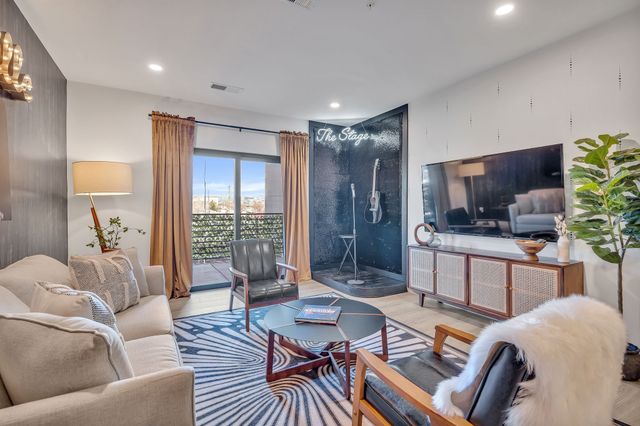 635 7th Ave S Apt 318, Nashville, TN 37203