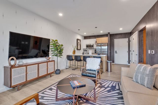 635 7th Ave S Apt 318, Nashville, TN 37203