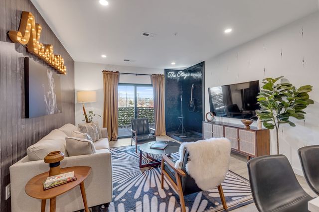 635 7th Ave S Apt 318, Nashville, TN 37203