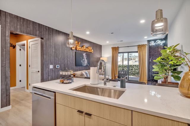 635 7th Ave S Apt 318, Nashville, TN 37203