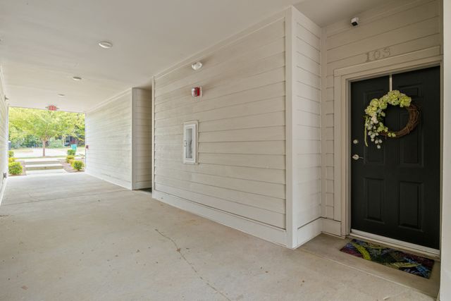 7483 Highway 70 S Apt 103, Nashville, TN 37221