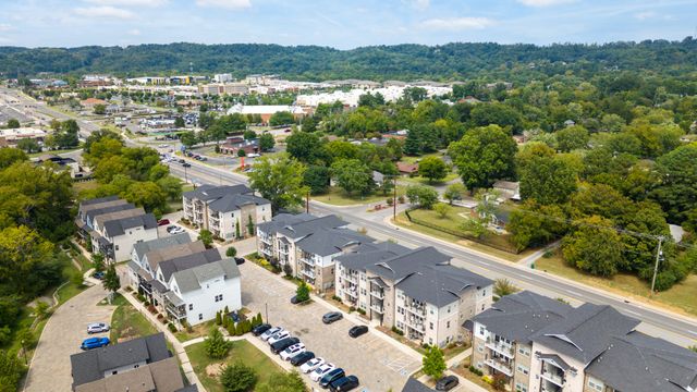 7483 Highway 70 S Apt 103, Nashville, TN 37221