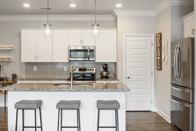 7483 Highway 70 S Apt 103, Nashville, TN 37221