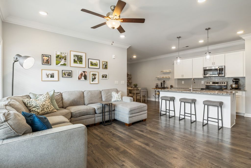 7483 Highway 70 S Apt 103, Nashville, TN 37221