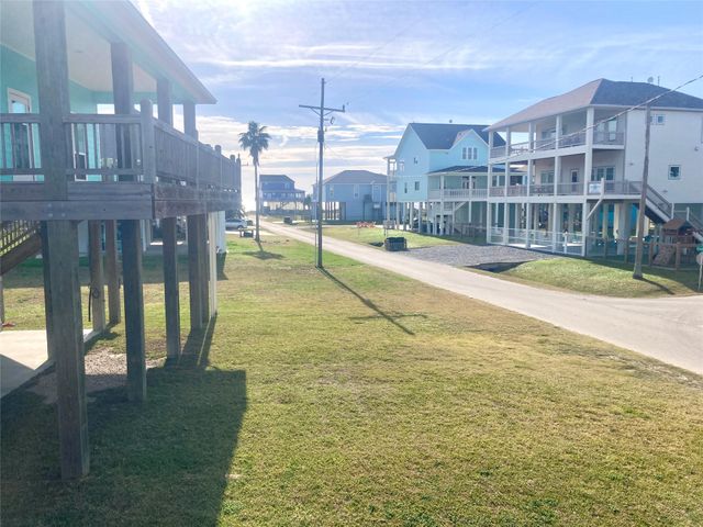 834 Eastview, Crystal Beach, TX 77650