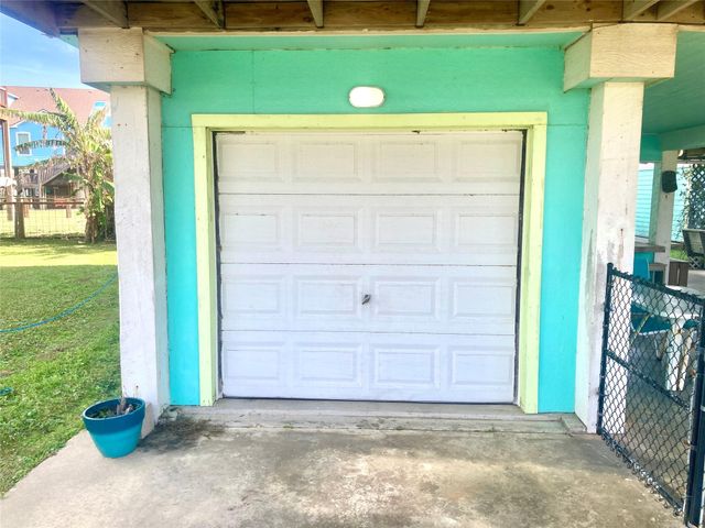 834 Eastview, Crystal Beach, TX 77650