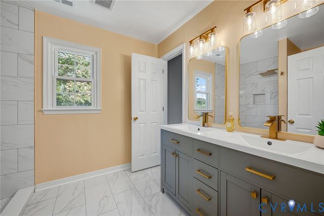 10110 Holly Rd, Hanover, VA 23116