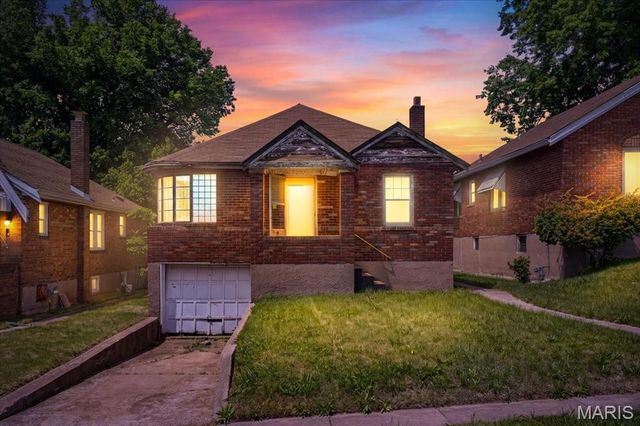 3023 Kemp Drive, Normandy, MO 63121