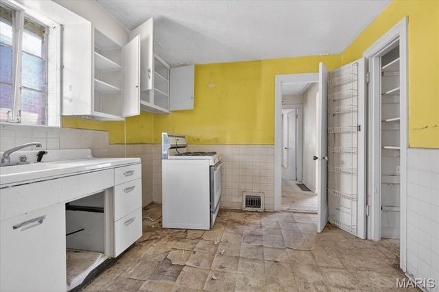 3023 Kemp Drive, Normandy, MO 63121