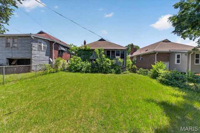3023 Kemp Drive, Normandy, MO 63121