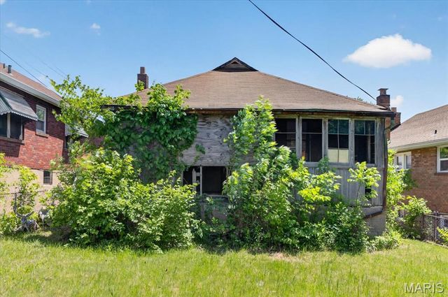 3023 Kemp Drive, Normandy, MO 63121