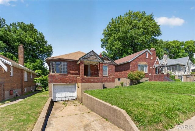 3023 Kemp Drive, Normandy, MO 63121