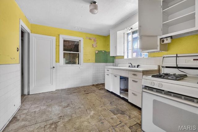 3023 Kemp Drive, Normandy, MO 63121
