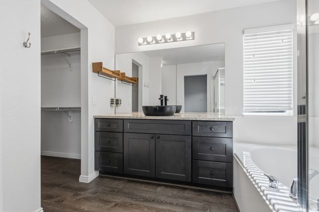6992 W HUNTER VALLEY DR, West Valley City, UT 84128