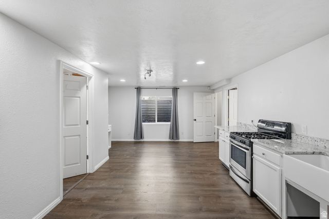 6992 W HUNTER VALLEY DR, West Valley City, UT 84128