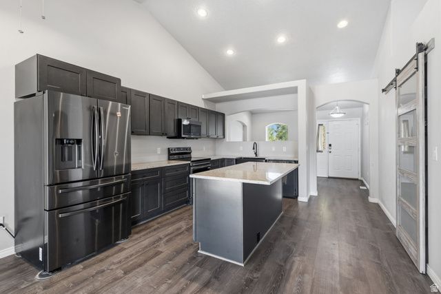 6992 W HUNTER VALLEY DR, West Valley City, UT 84128