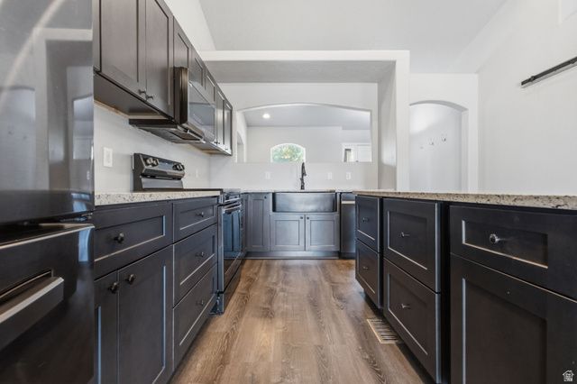 6992 W HUNTER VALLEY DR, West Valley City, UT 84128