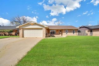 613 Comanche Trail, Altus, OK 73521