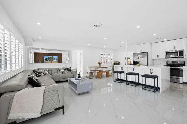 865 NE 23rd Ter, Pompano Beach, FL 33062