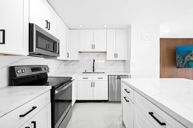 865 NE 23rd Ter, Pompano Beach, FL 33062