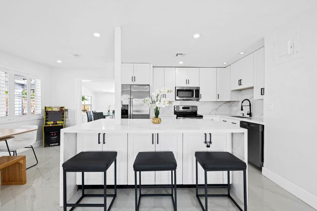 865 NE 23rd Ter, Pompano Beach, FL 33062