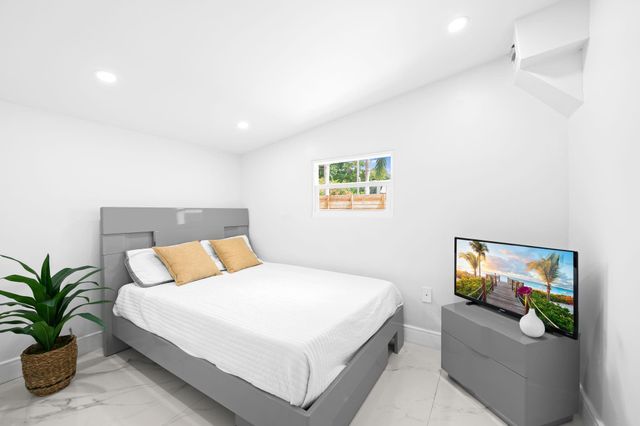 865 NE 23rd Ter, Pompano Beach, FL 33062