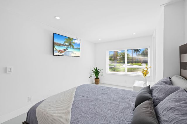 865 NE 23rd Ter, Pompano Beach, FL 33062