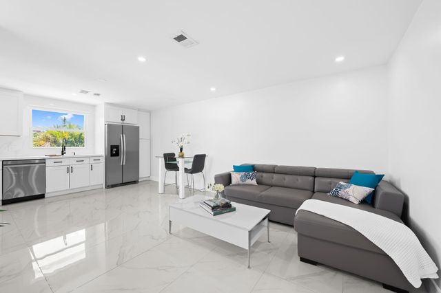 865 NE 23rd Ter, Pompano Beach, FL 33062