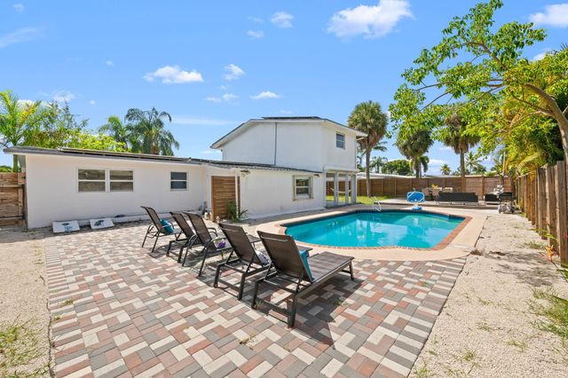 865 NE 23rd Ter, Pompano Beach, FL 33062