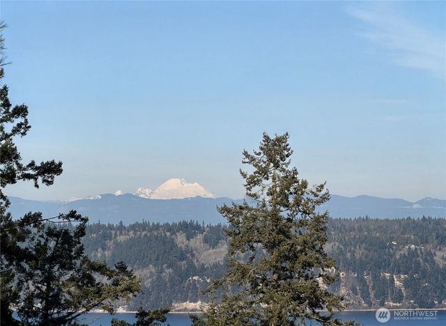3968 S East Camano Drive, Camano Island, WA 98282