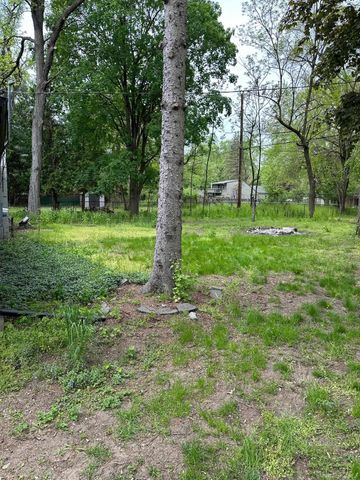 22800 cottage Drive, Southfield, MI 48033