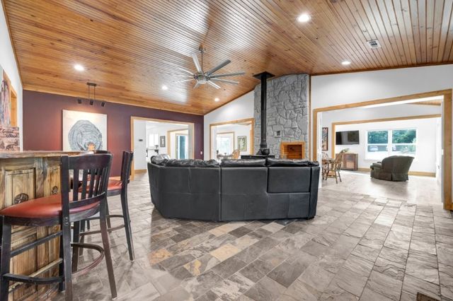 21588 S Highway 71, Winslow, AR 72959