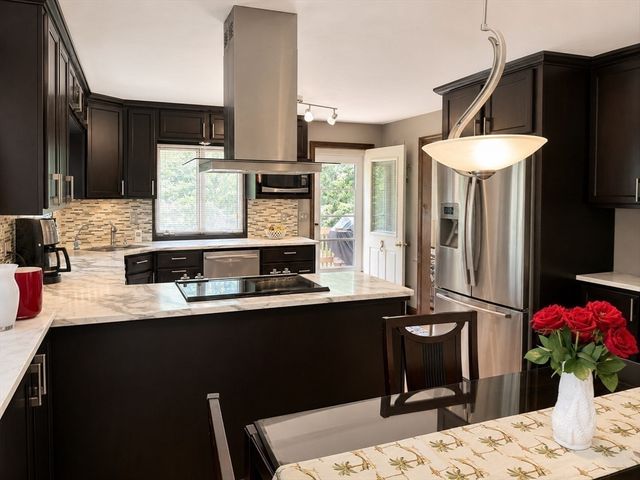 6 Gary Dr, Mattapoisett, MA 02739