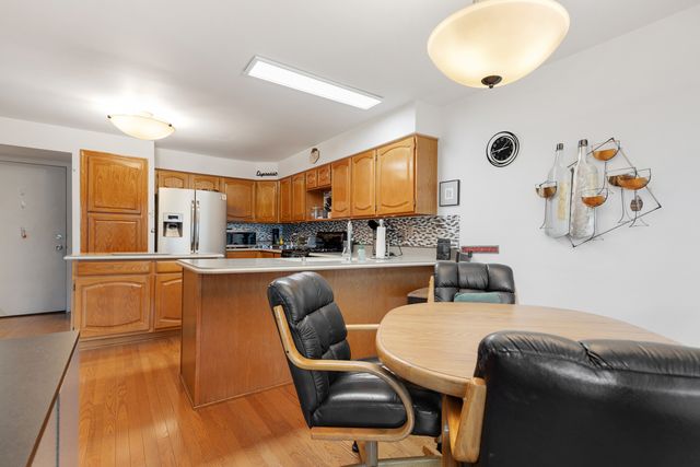 130 Chambord Court, Bloomingdale, IL 60108