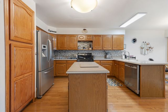 130 Chambord Court, Bloomingdale, IL 60108