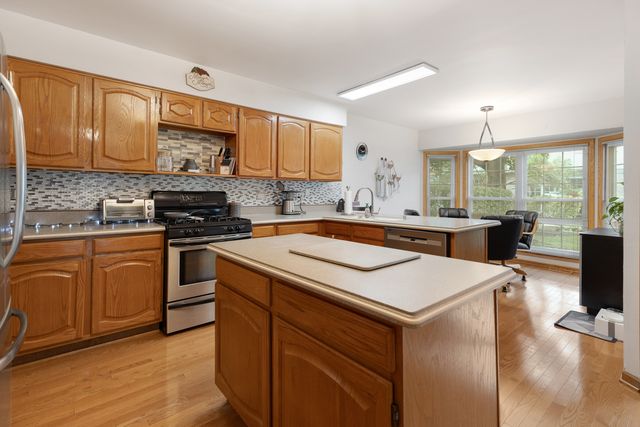 130 Chambord Court, Bloomingdale, IL 60108