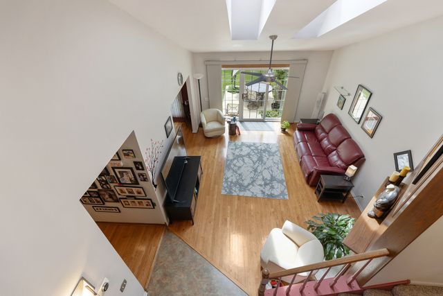 130 Chambord Court, Bloomingdale, IL 60108