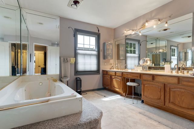 130 Chambord Court, Bloomingdale, IL 60108