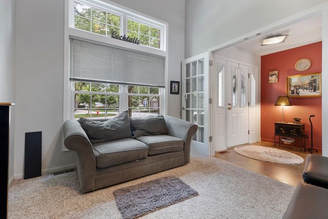 130 Chambord Court, Bloomingdale, IL 60108
