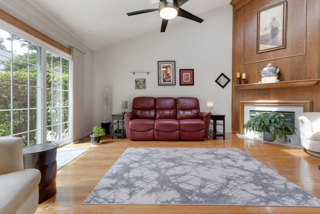 130 Chambord Court, Bloomingdale, IL 60108