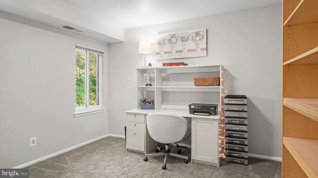 Image 13 of property listing at 11220 CHERRY HILL RD #254, Beltsville, MD 20705