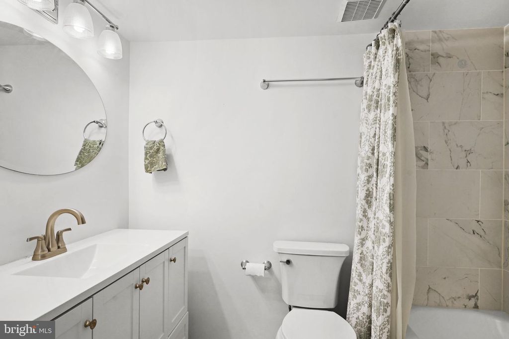 Image 16 of property listing at 11220 CHERRY HILL RD #254, Beltsville, MD 20705