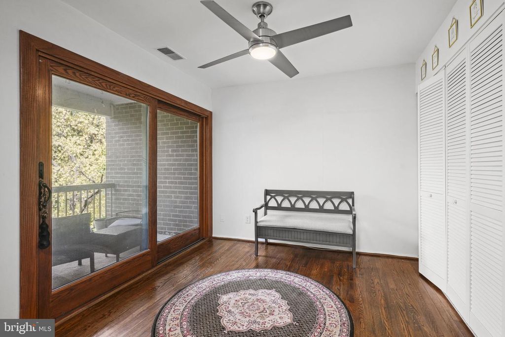 Image 17 of property listing at 11220 CHERRY HILL RD #254, Beltsville, MD 20705