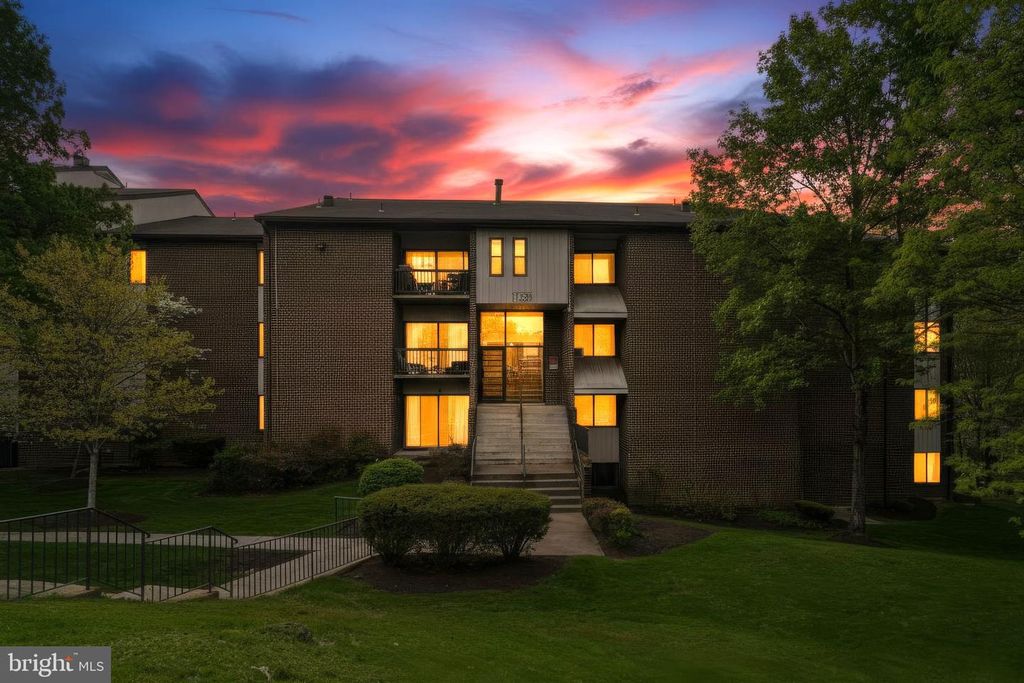 Image 21 of property listing at 11220 CHERRY HILL RD #254, Beltsville, MD 20705