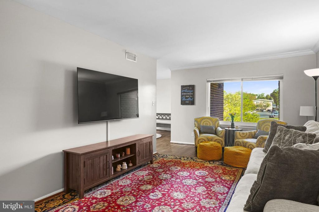 Image 4 of property listing at 11220 CHERRY HILL RD #254, Beltsville, MD 20705