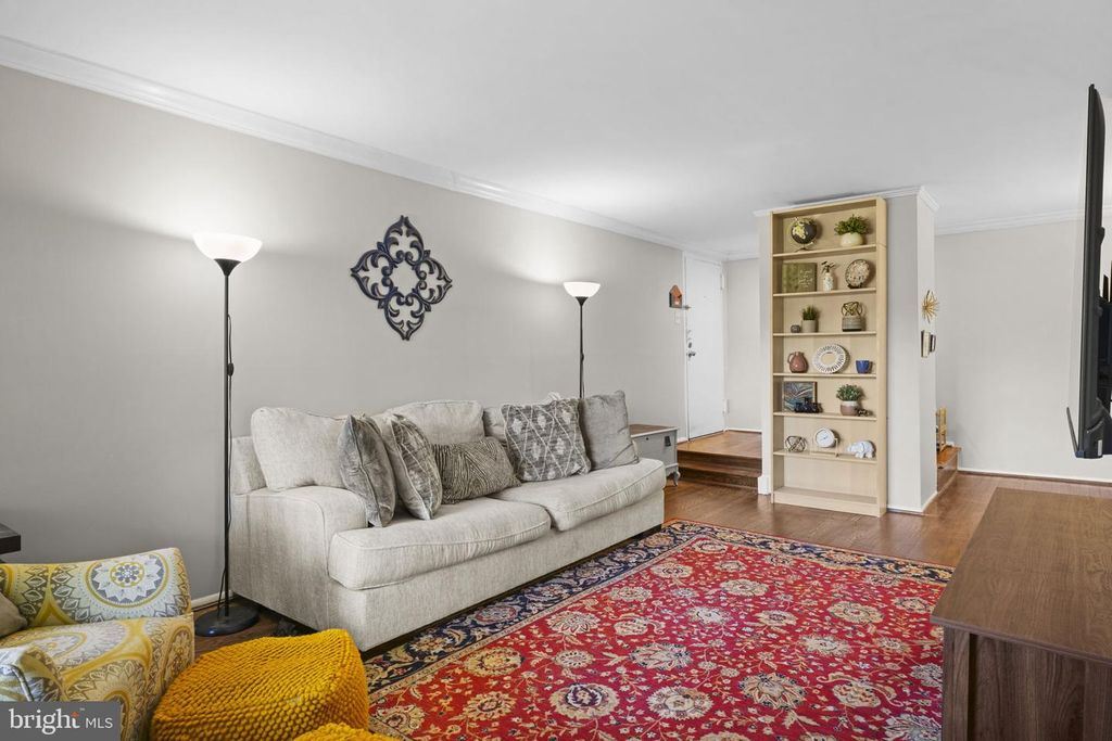 Image 5 of property listing at 11220 CHERRY HILL RD #254, Beltsville, MD 20705