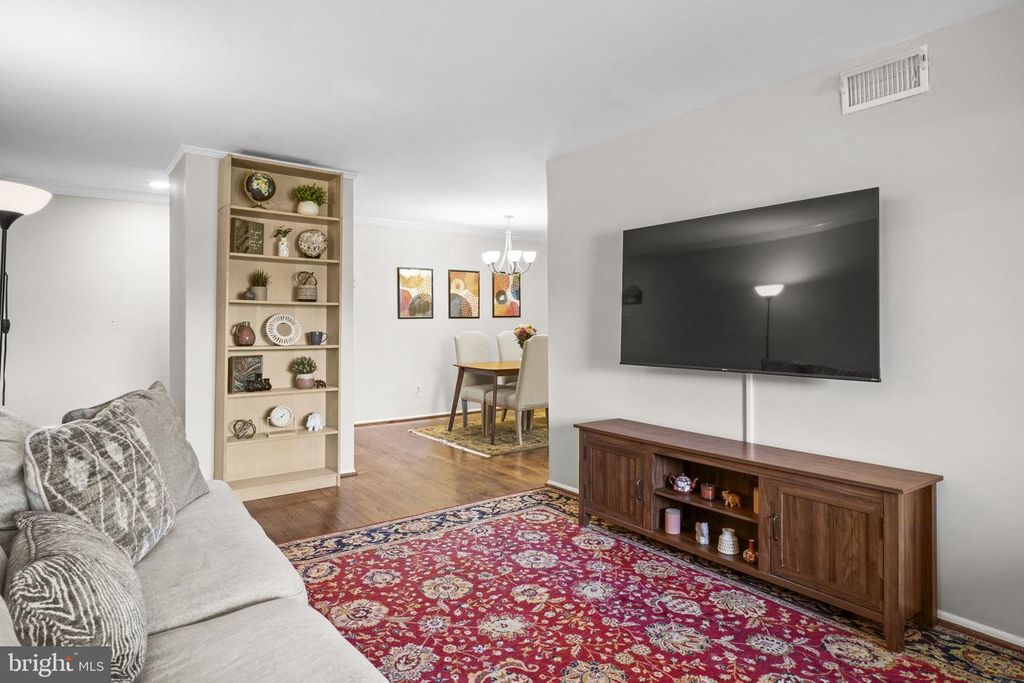 Image 7 of property listing at 11220 CHERRY HILL RD #254, Beltsville, MD 20705