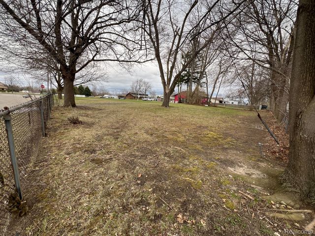 1436 E Pierson Road, Flushing, MI 48433