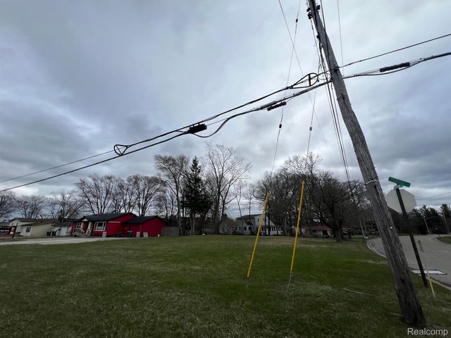 1436 E Pierson Road, Flushing, MI 48433