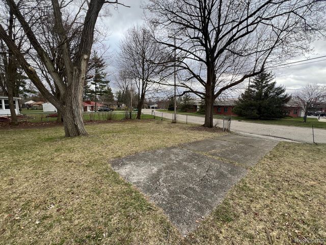 1436 E Pierson Road, Flushing, MI 48433